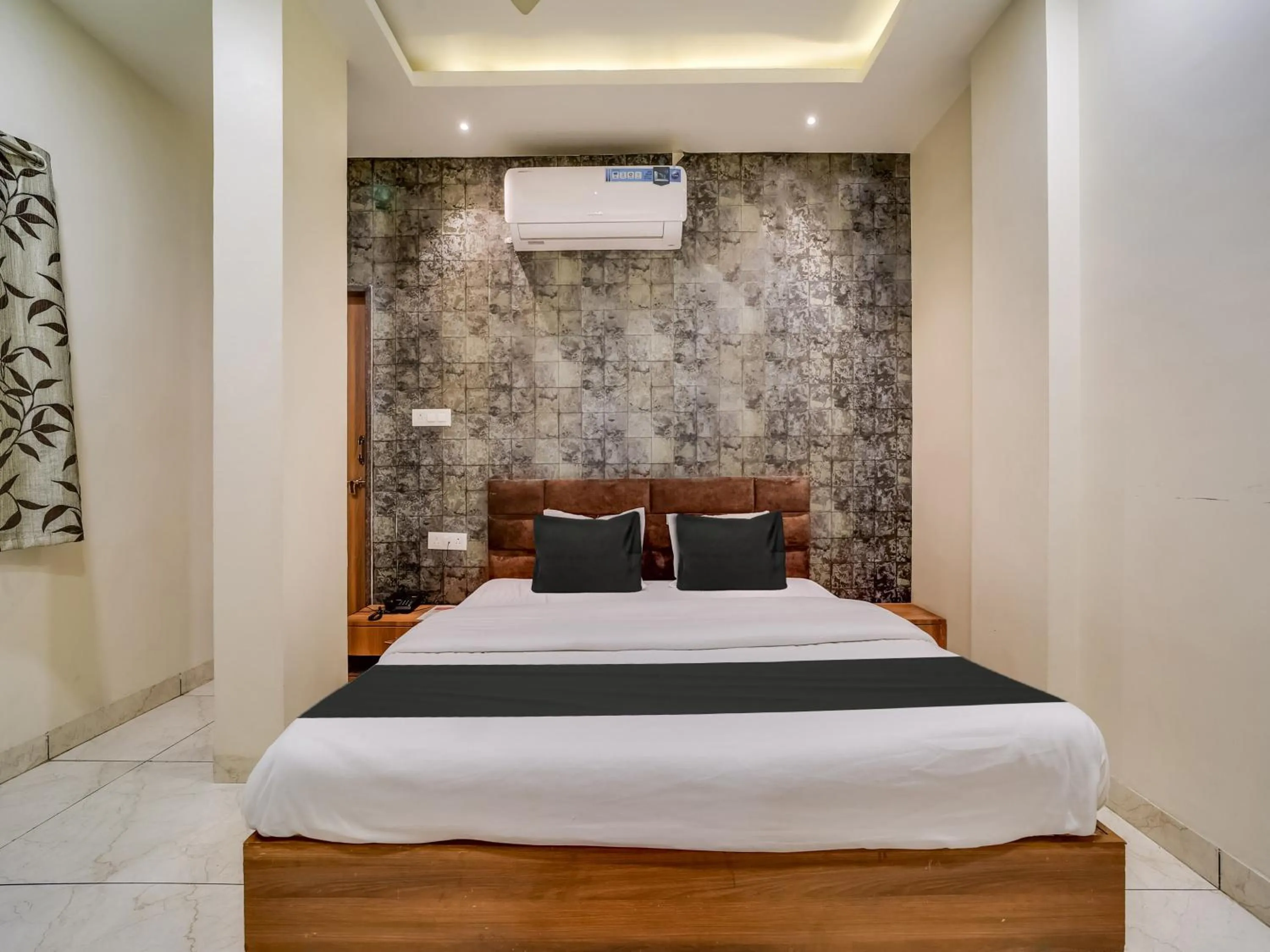 Bedroom, Bed in Hotel O Zamzam Residency