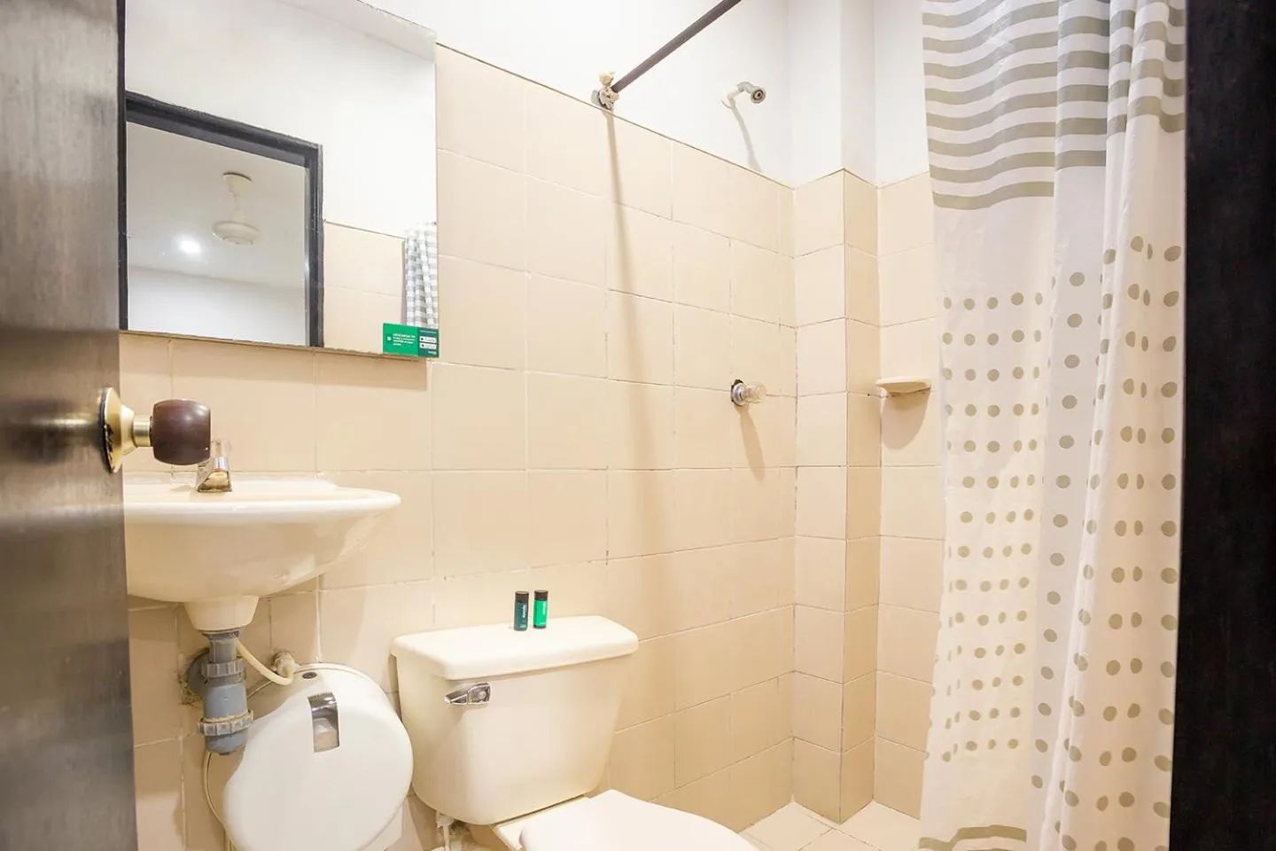 Shower in Ayenda Hotel Alejandría