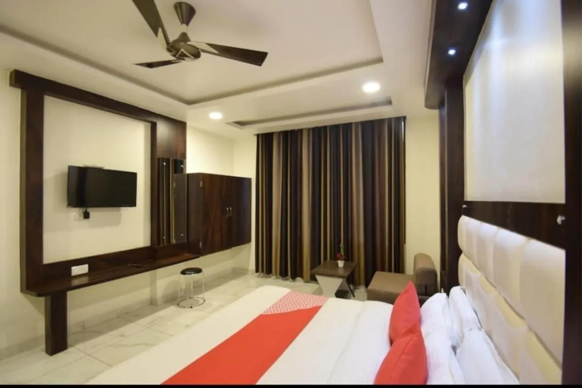 Photo of the whole room, Bed in OYO 4608 Hotel Galaxy