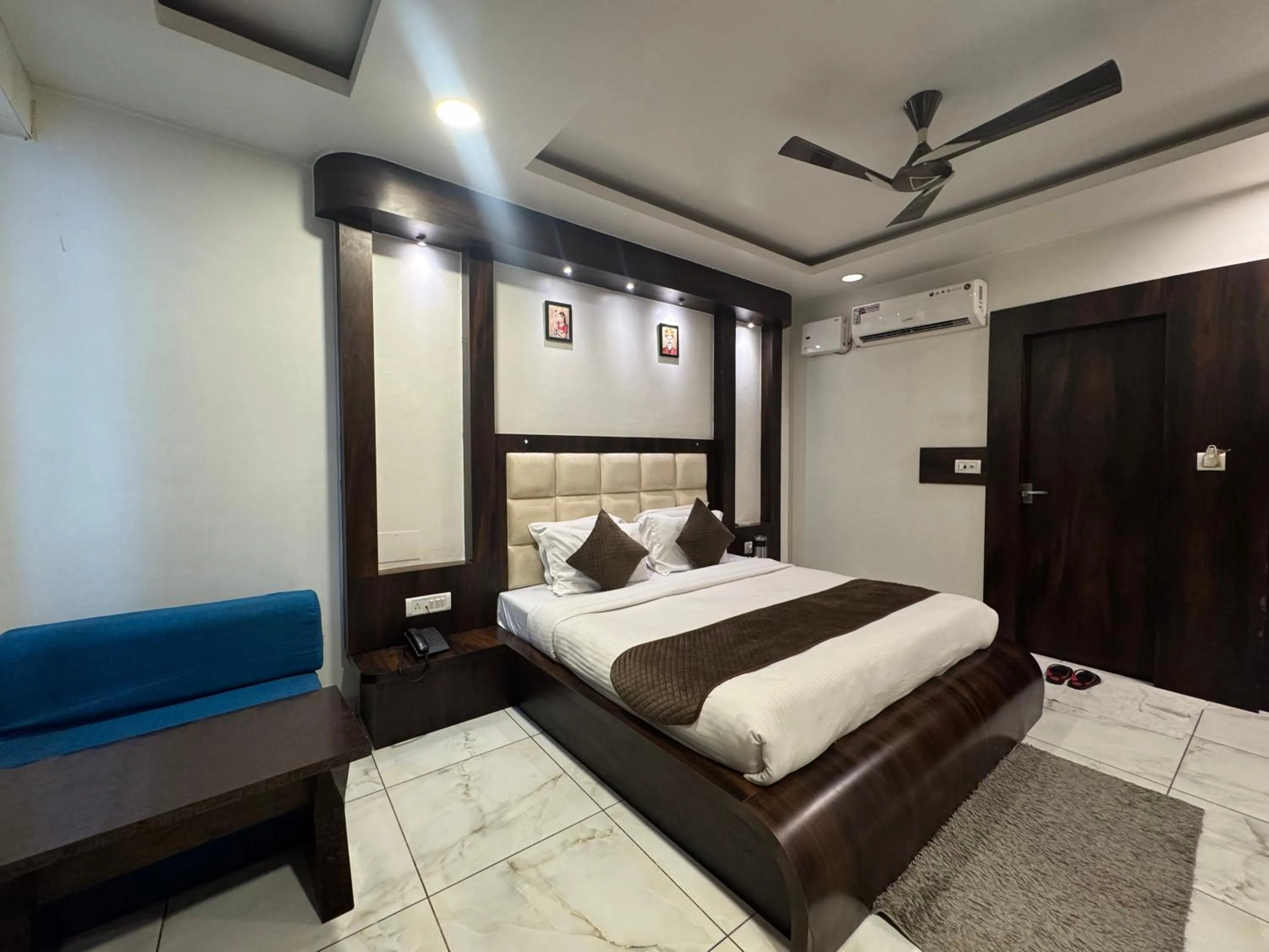 Bedroom, Bed in Hotel Galaxy,Katra