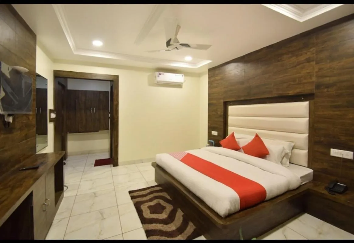 Photo of the whole room, Bed in OYO 4608 Hotel Galaxy