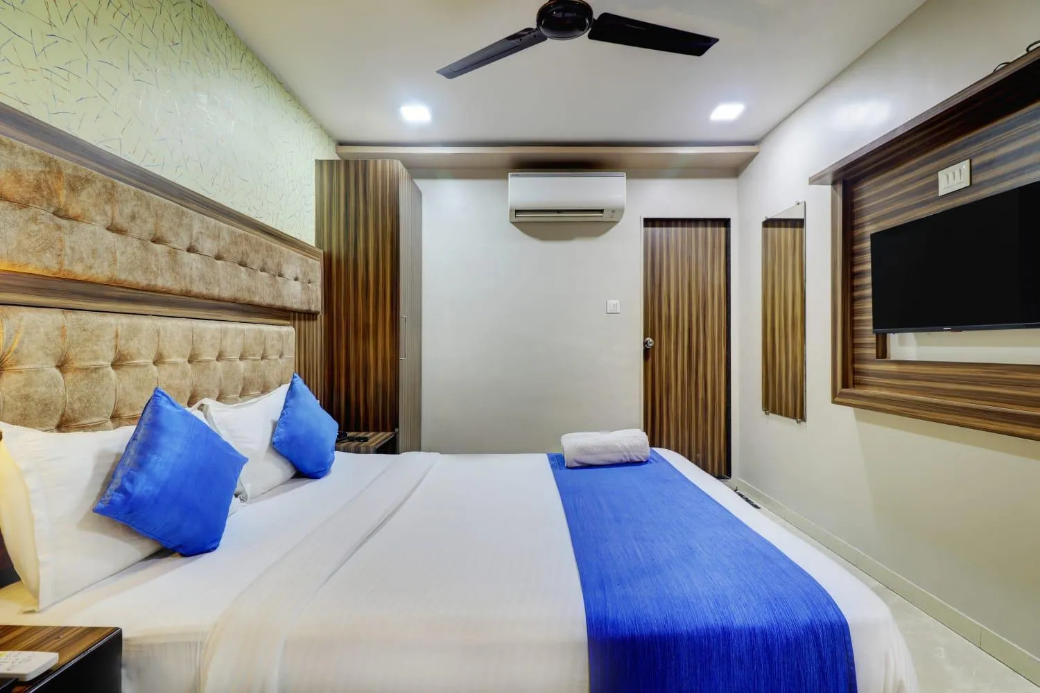 Bed in Hotel New Blue Sapphire Residency
