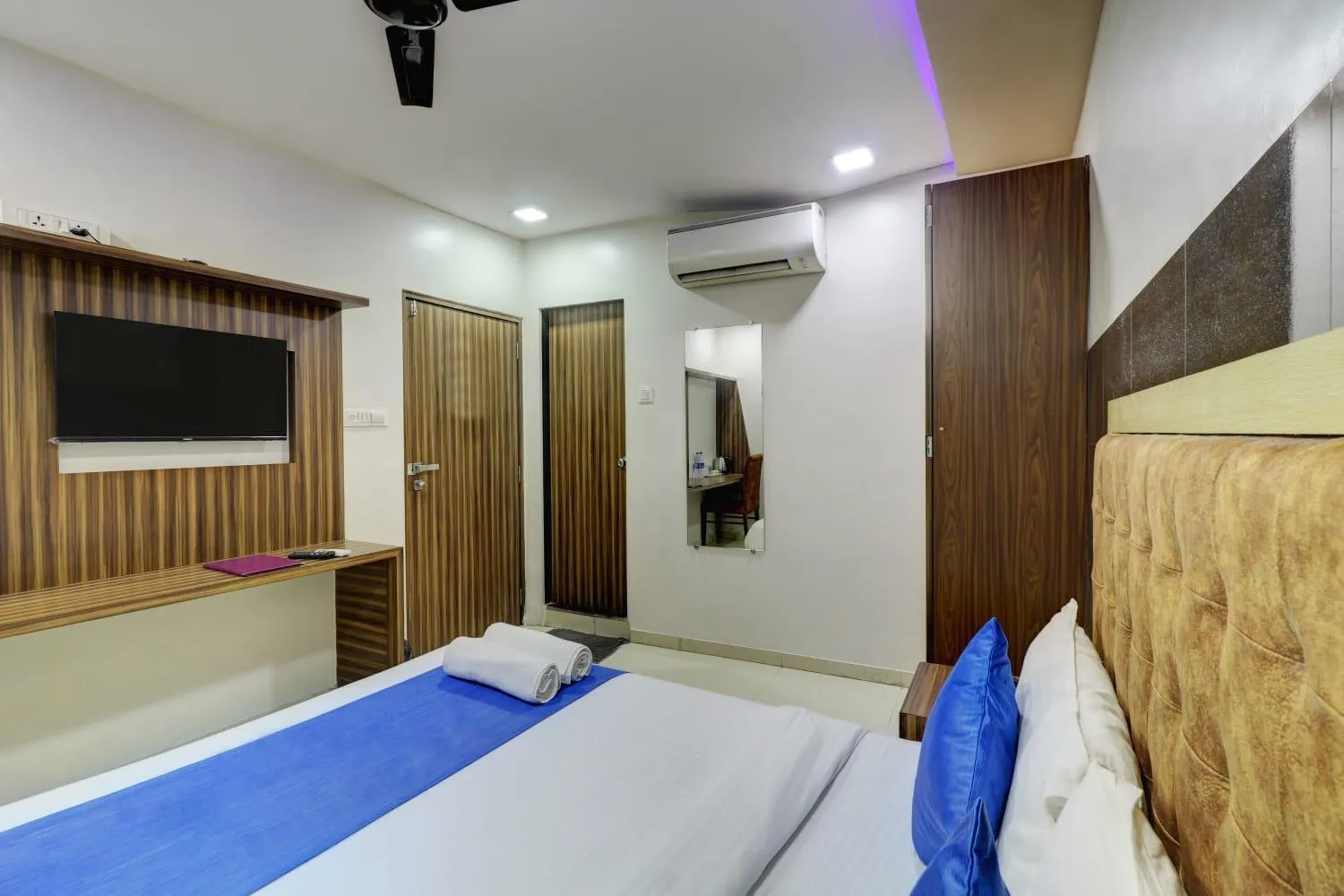 Bedroom, Bed in Hotel New Blue Sapphire Residency