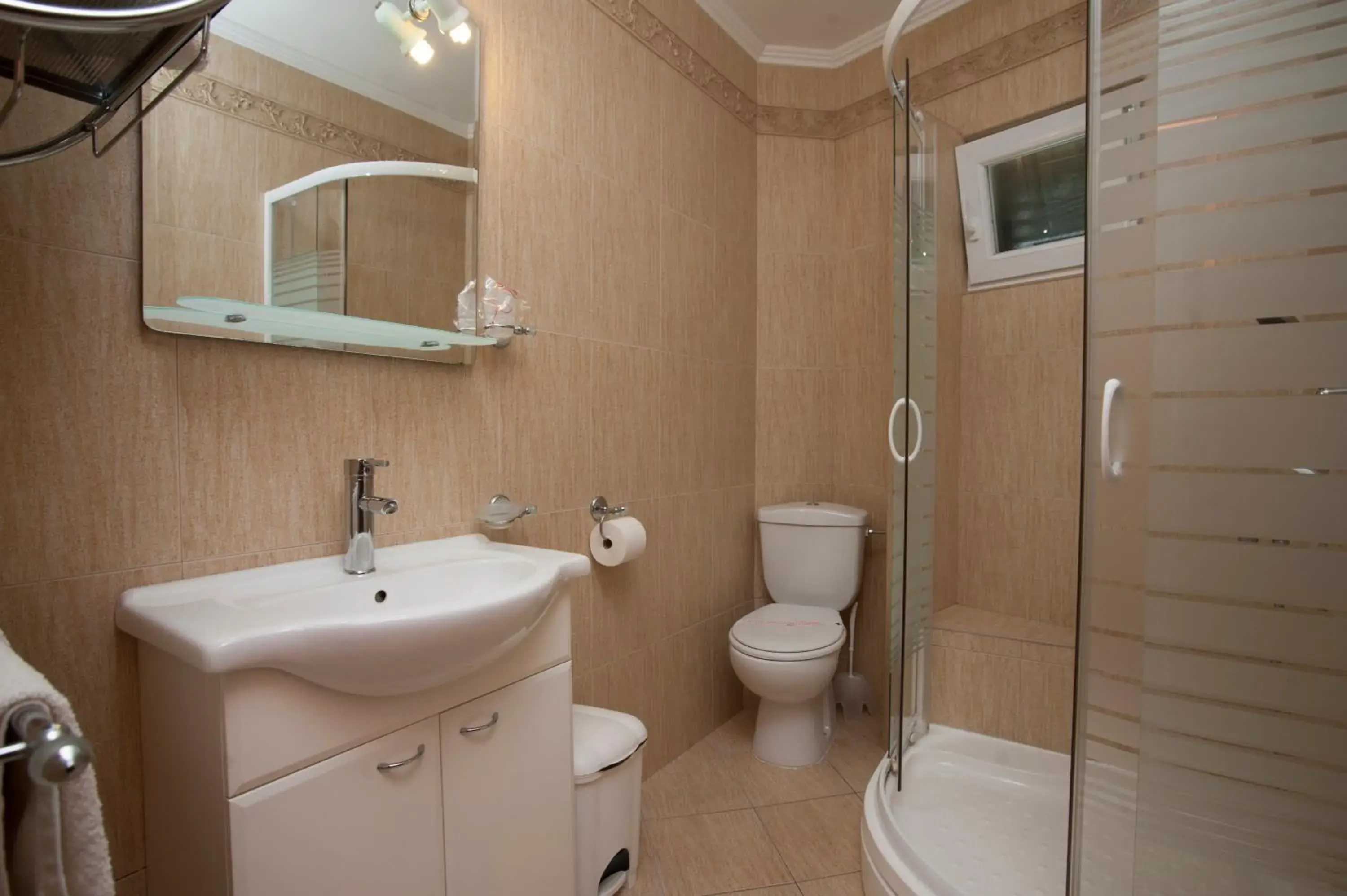 One-Bedroom Apartment with Balcony and Side Sea View in Guest House Medin One-Bedroom Apartment with Balcony and Side Sea View in Guest House Medin