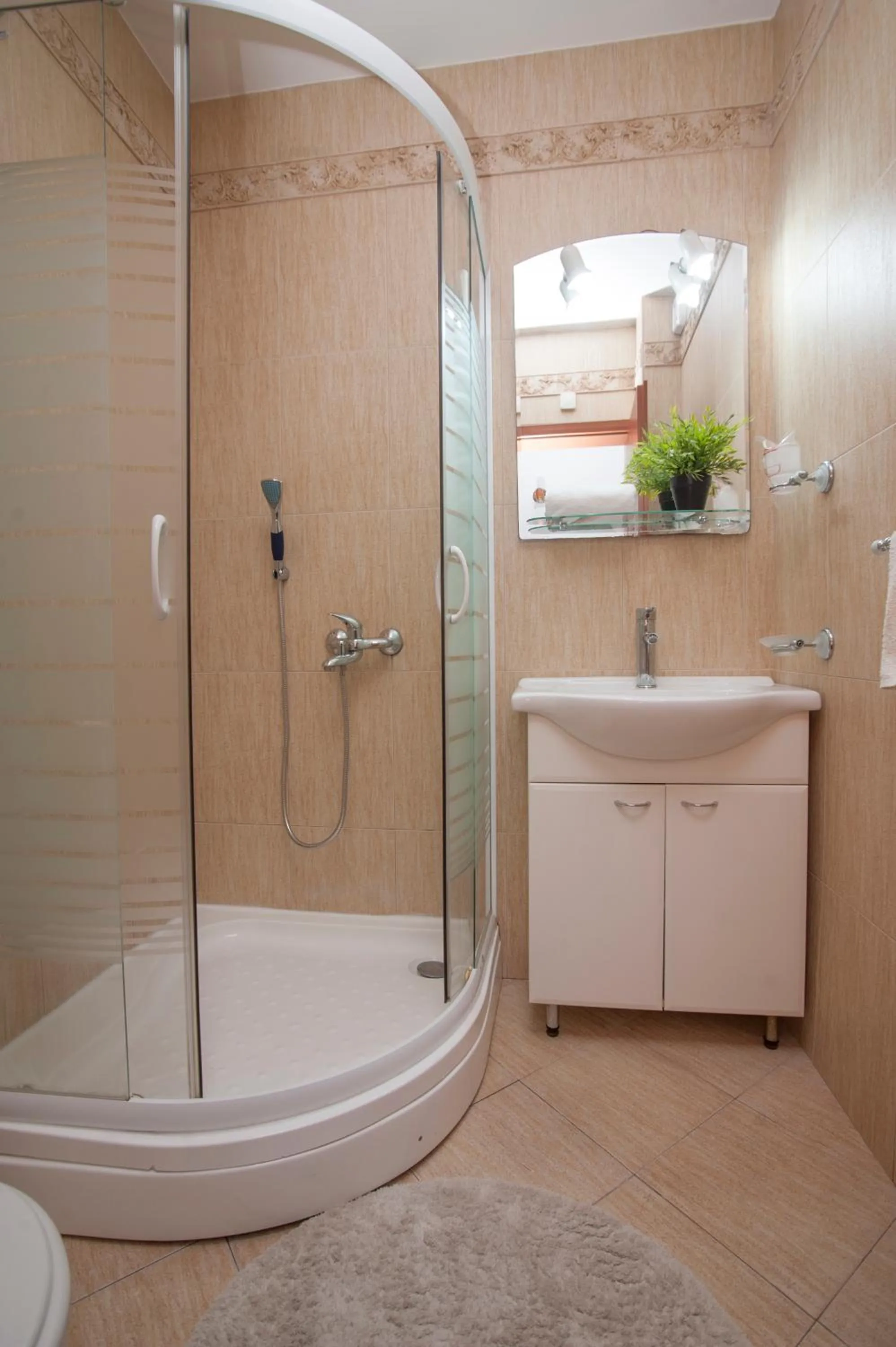 Shower in Guest House Medin