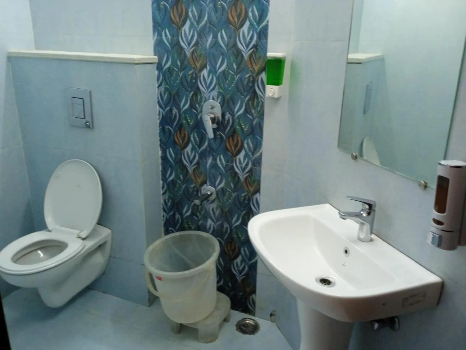 Shower in Laxmi Palace