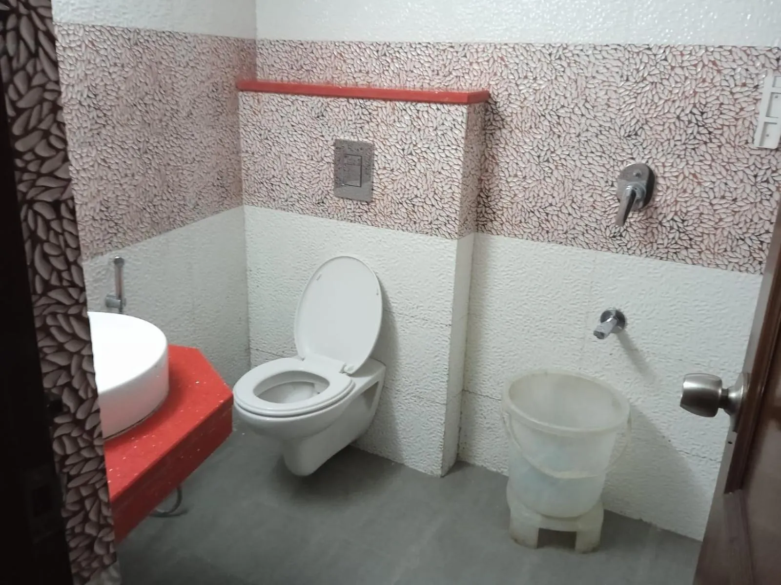 Shower in Laxmi Palace