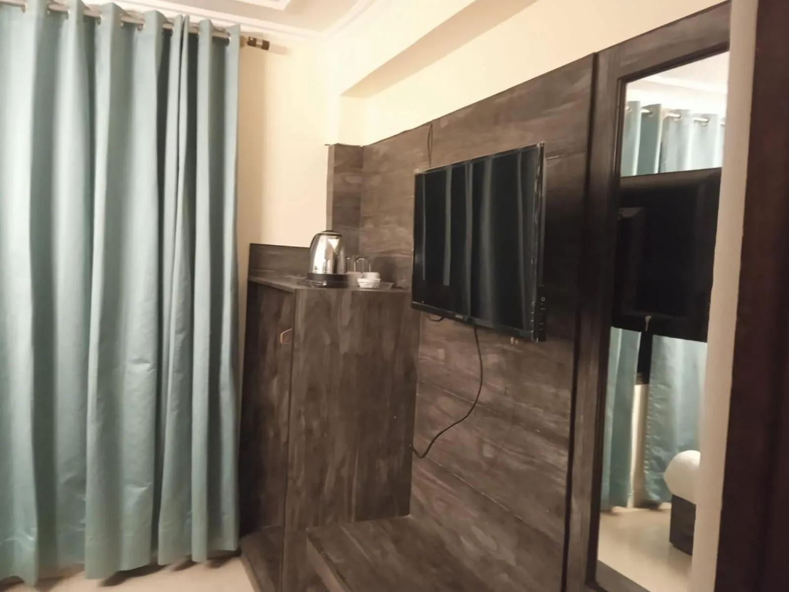 Shower in Laxmi Palace