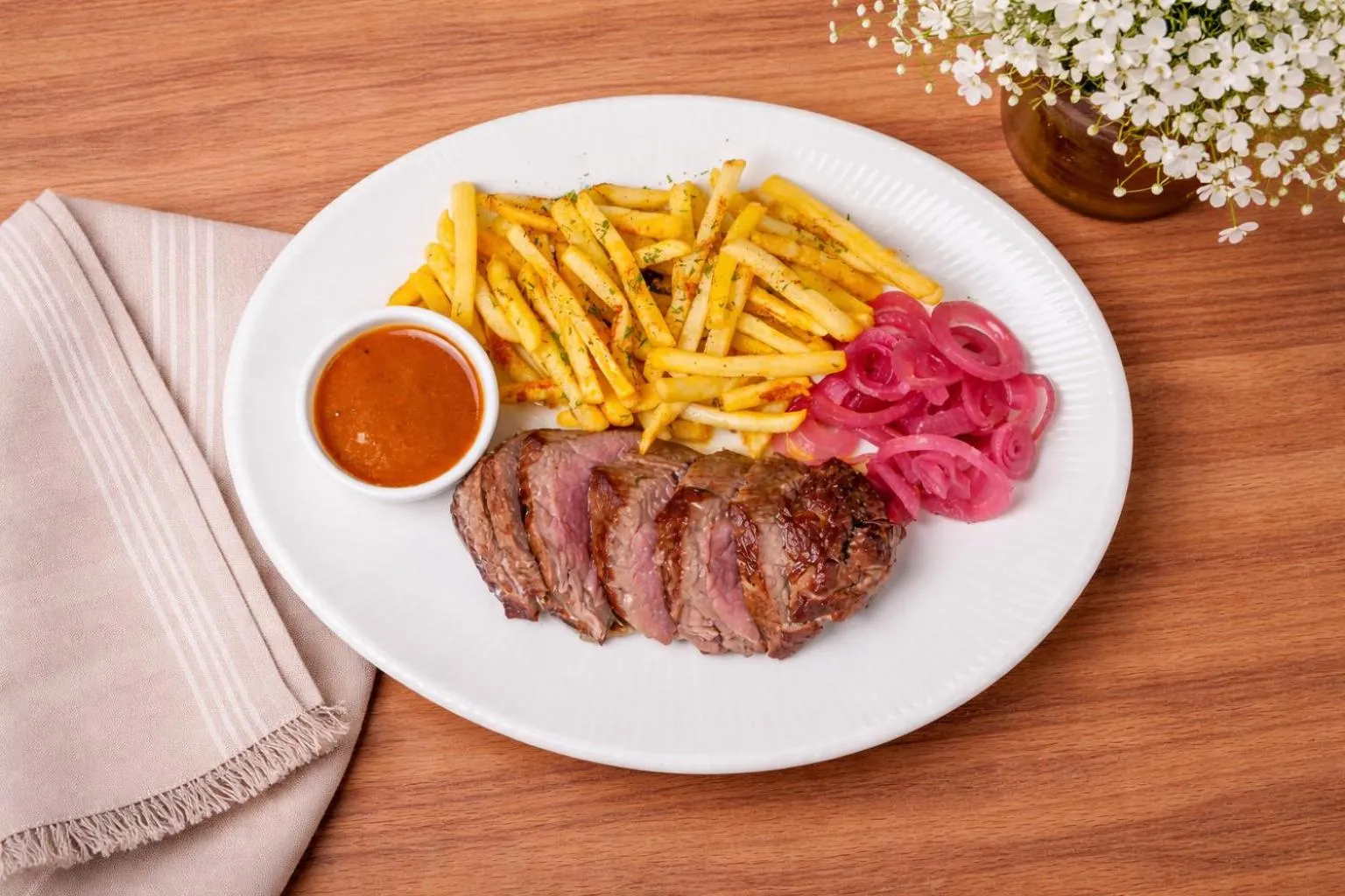 Restaurant/places to eat in STYLO Residences & Suites