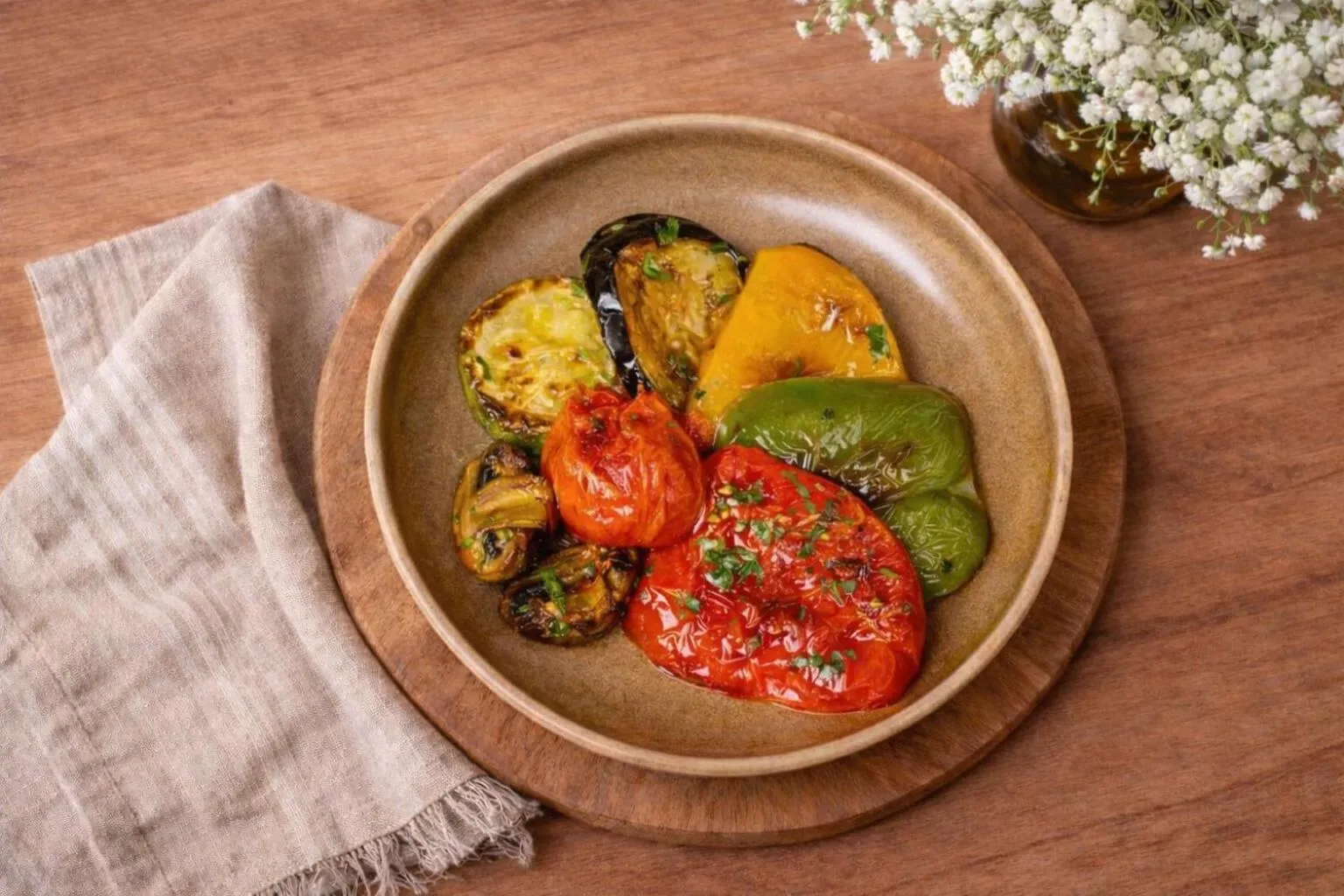 Restaurant/places to eat in STYLO Residences & Suites