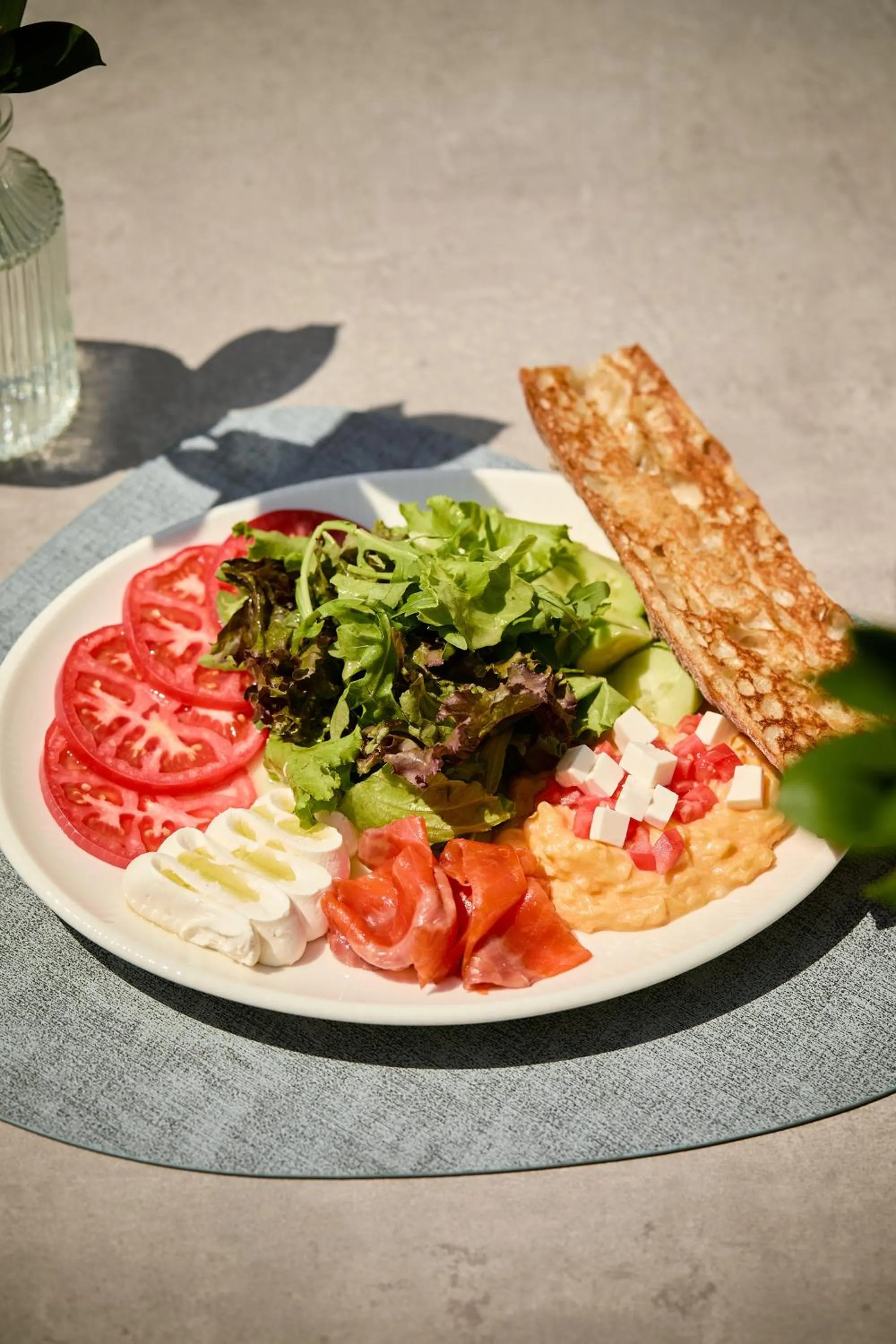 Restaurant/places to eat in STYLO Residences & Suites