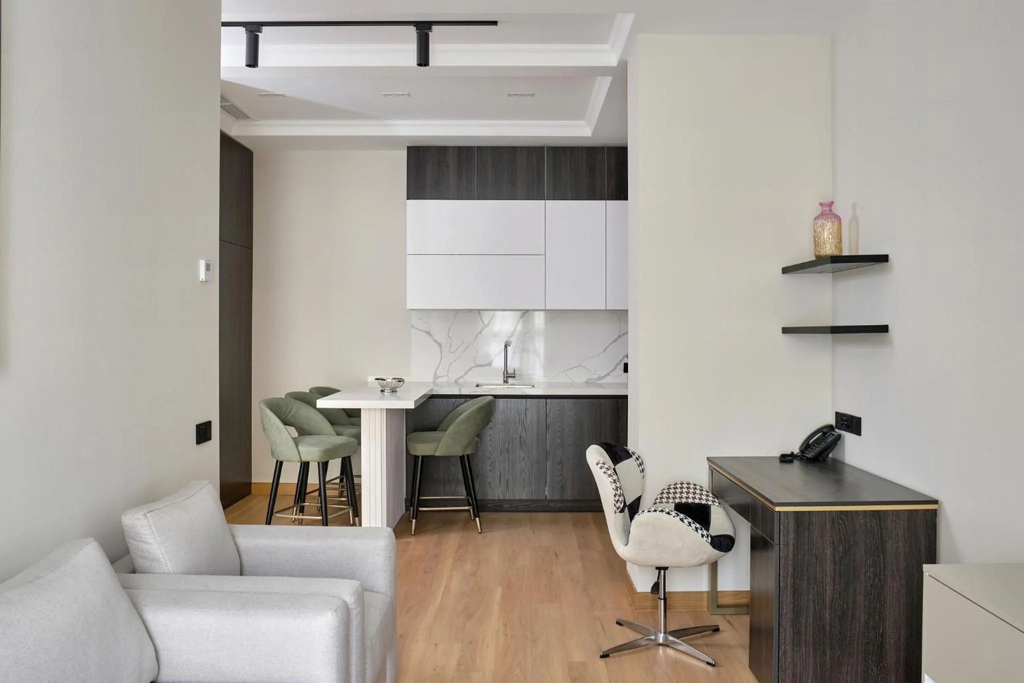 Kitchen or kitchenette in STYLO Residences & Suites