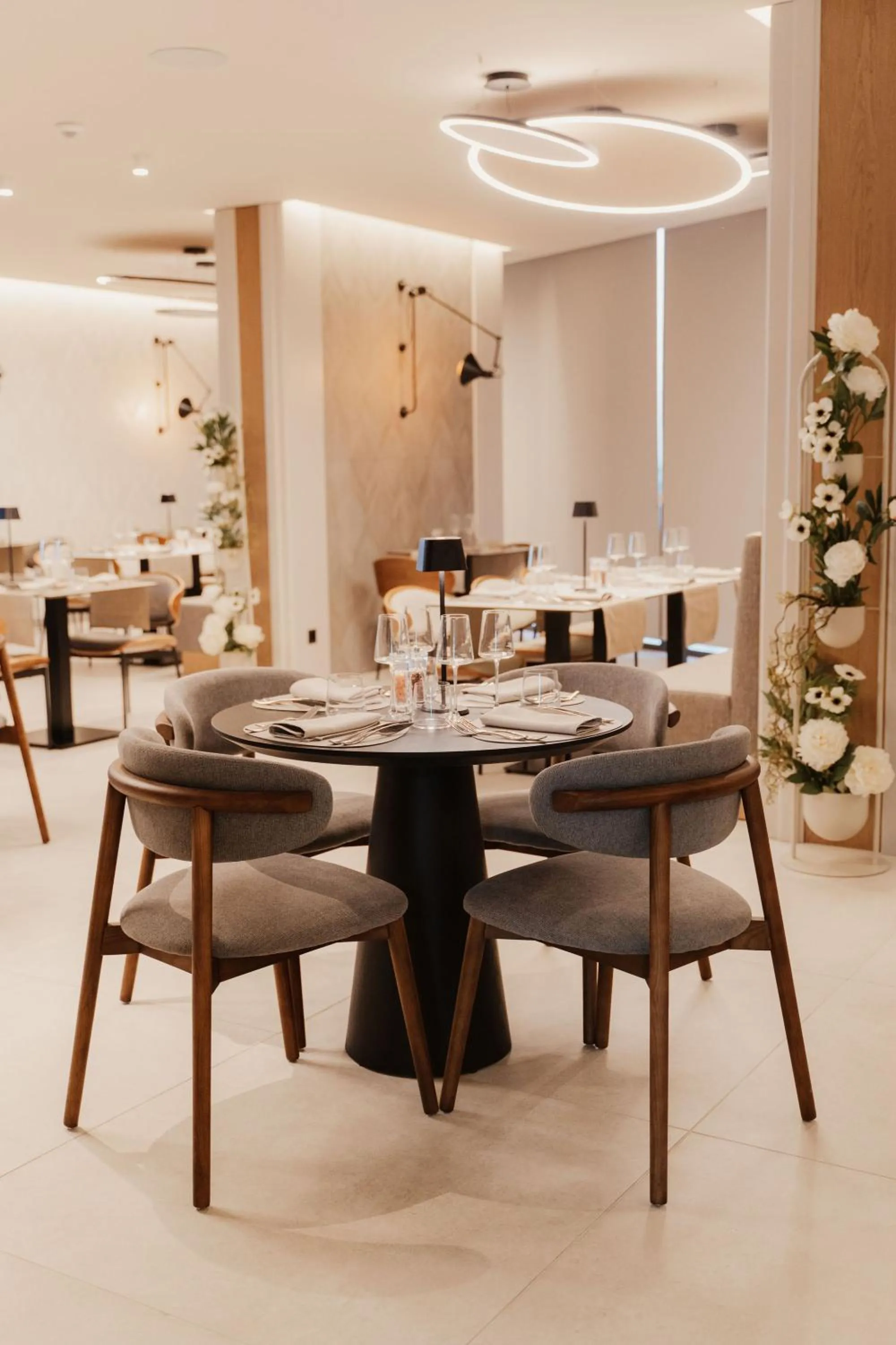 Restaurant/places to eat in GRIFID Noa