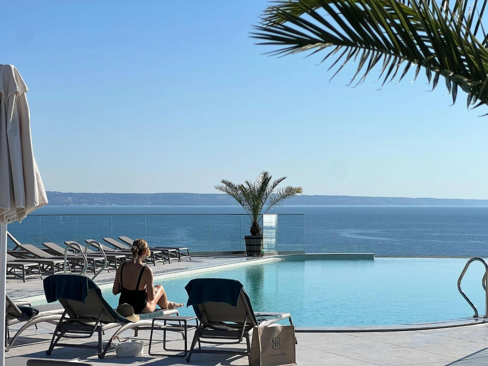 Pool view in GRIFID Noa