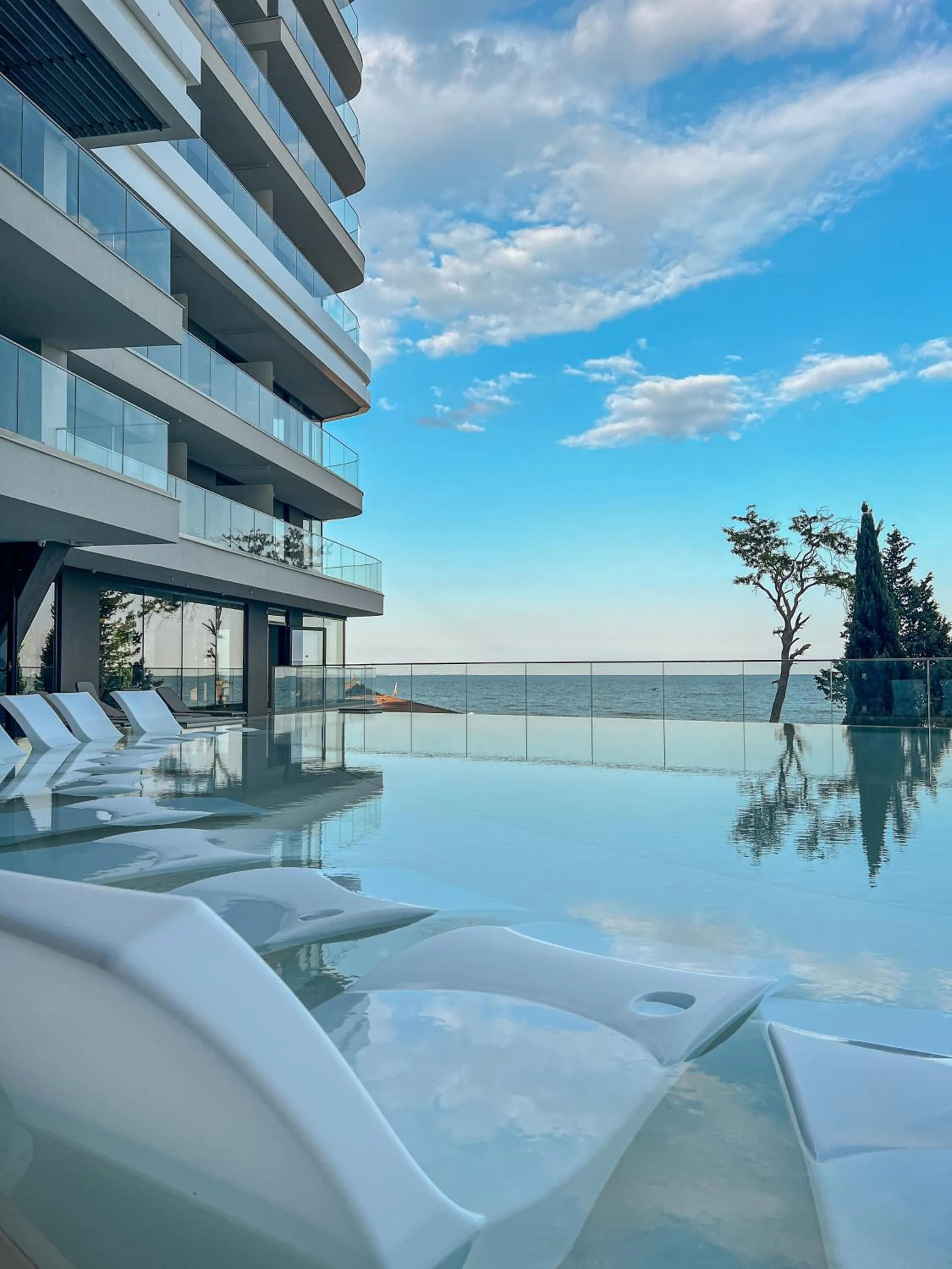 Swimming pool in GRIFID Noa