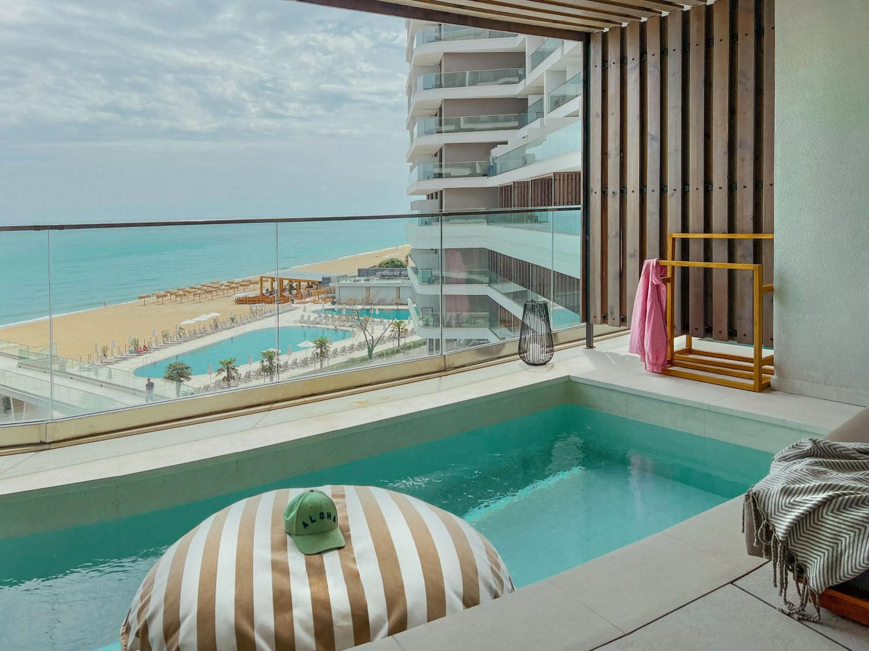 Swimming pool in GRIFID Noa