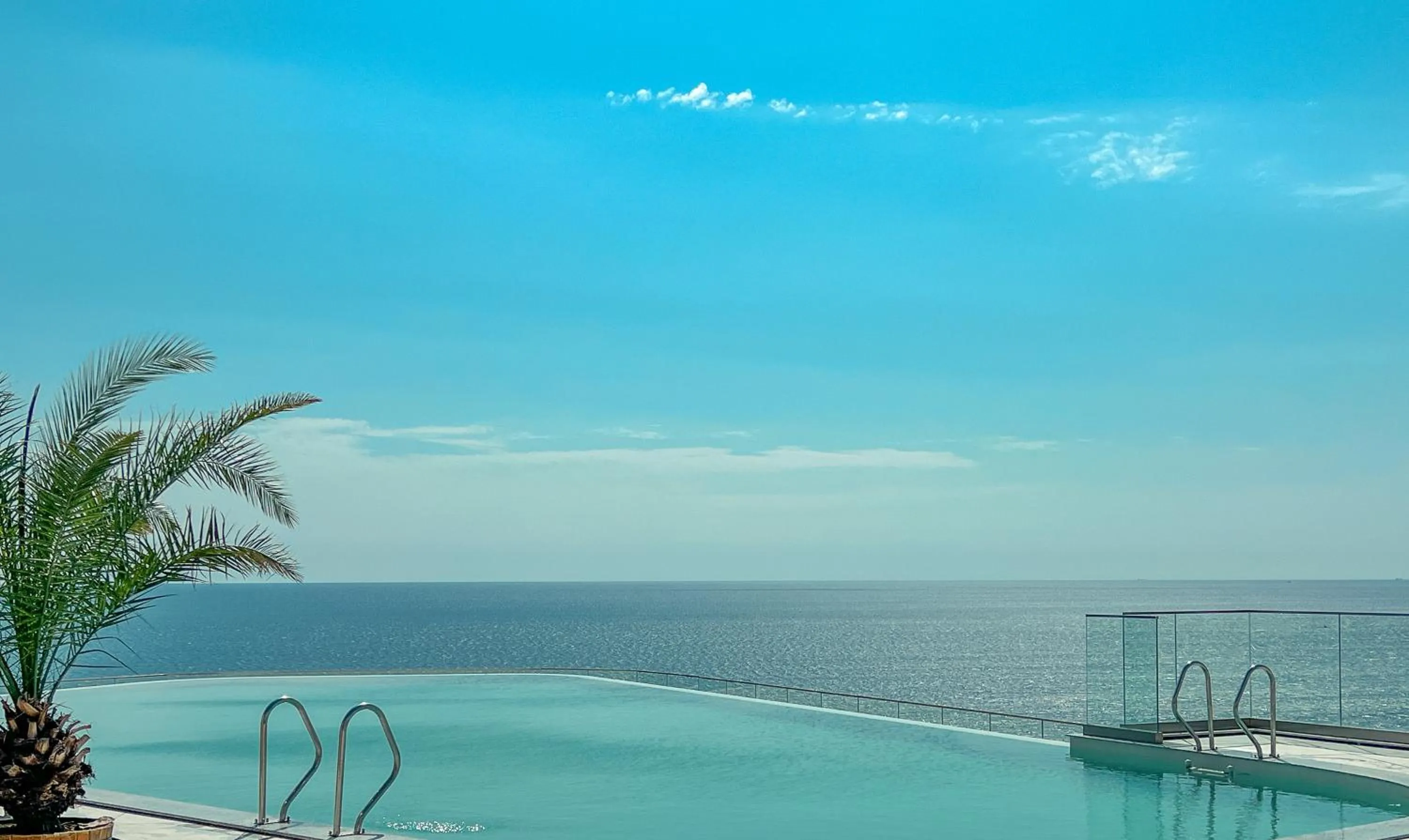 Swimming pool in GRIFID Noa