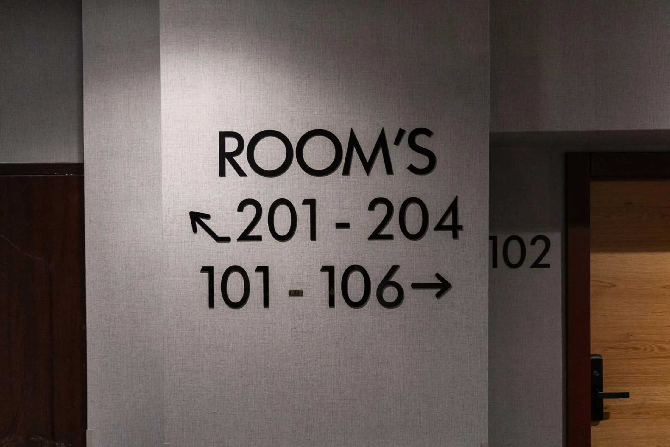 Text overlay in Hotel Ma Belle