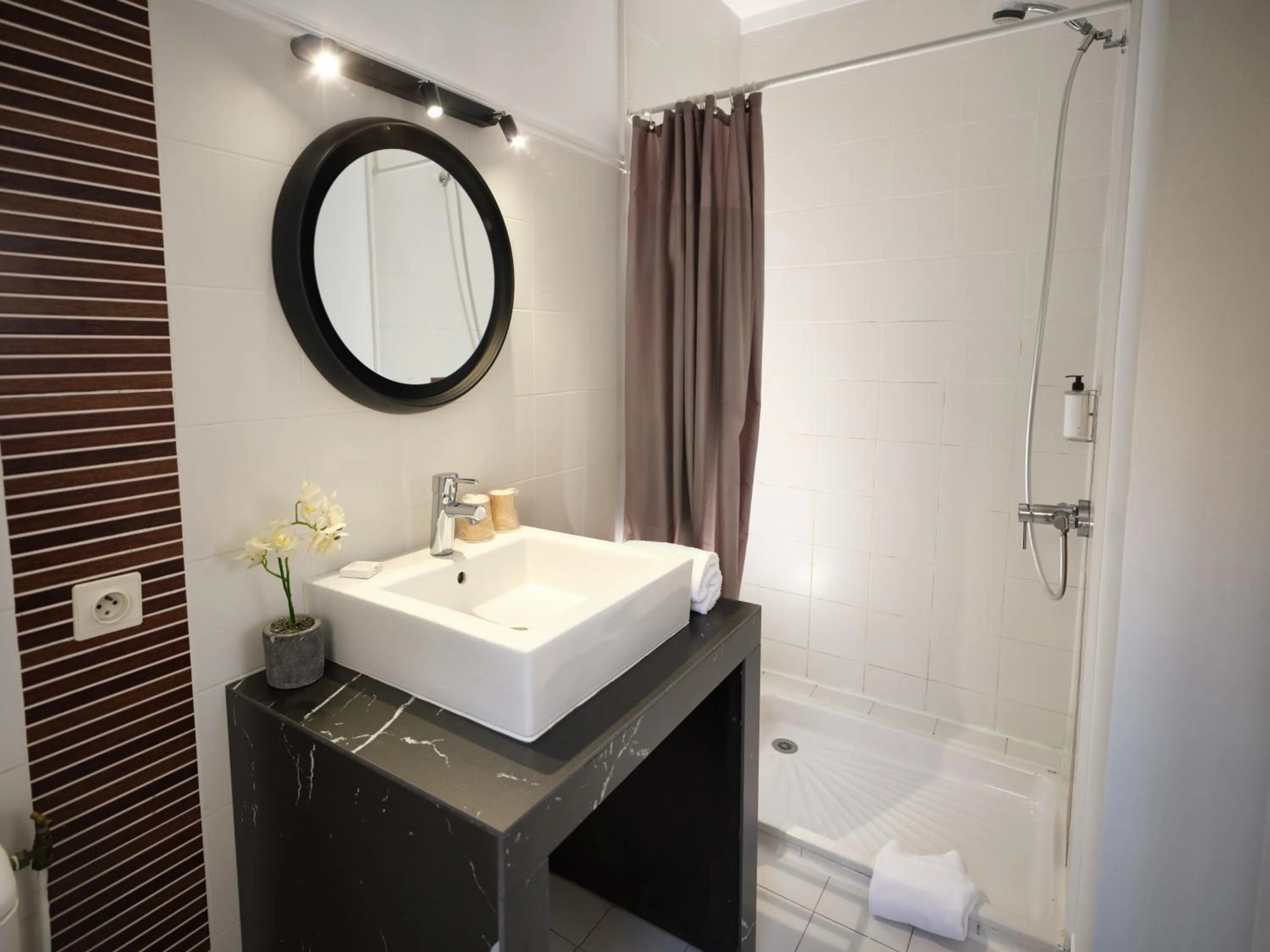 Bathroom in Hotel Les Negociants