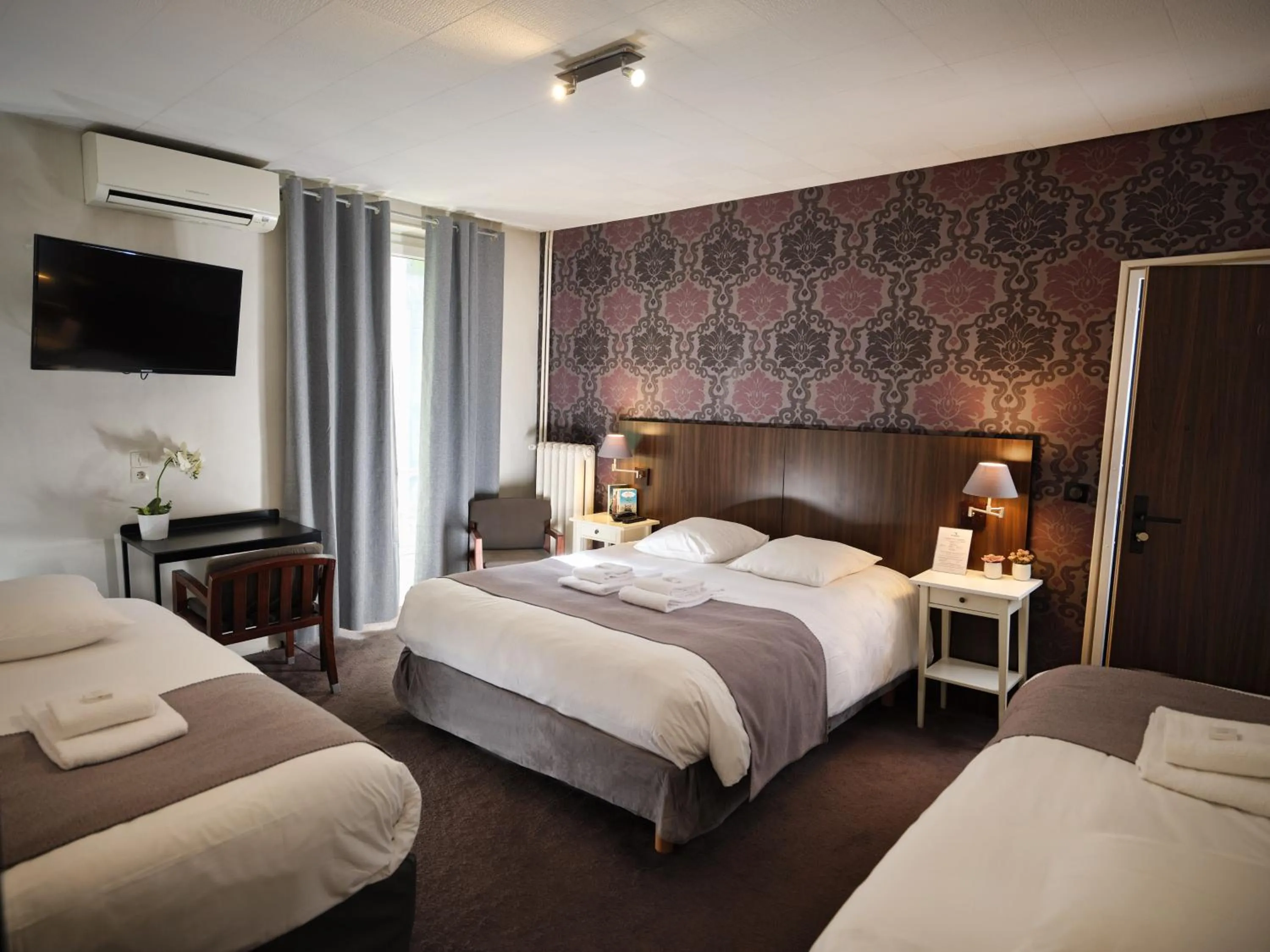 Bed in Hotel Les Negociants