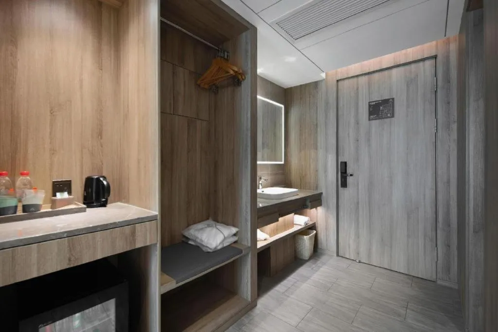 Atour Hotel Huzhou Changxing Changhai Road