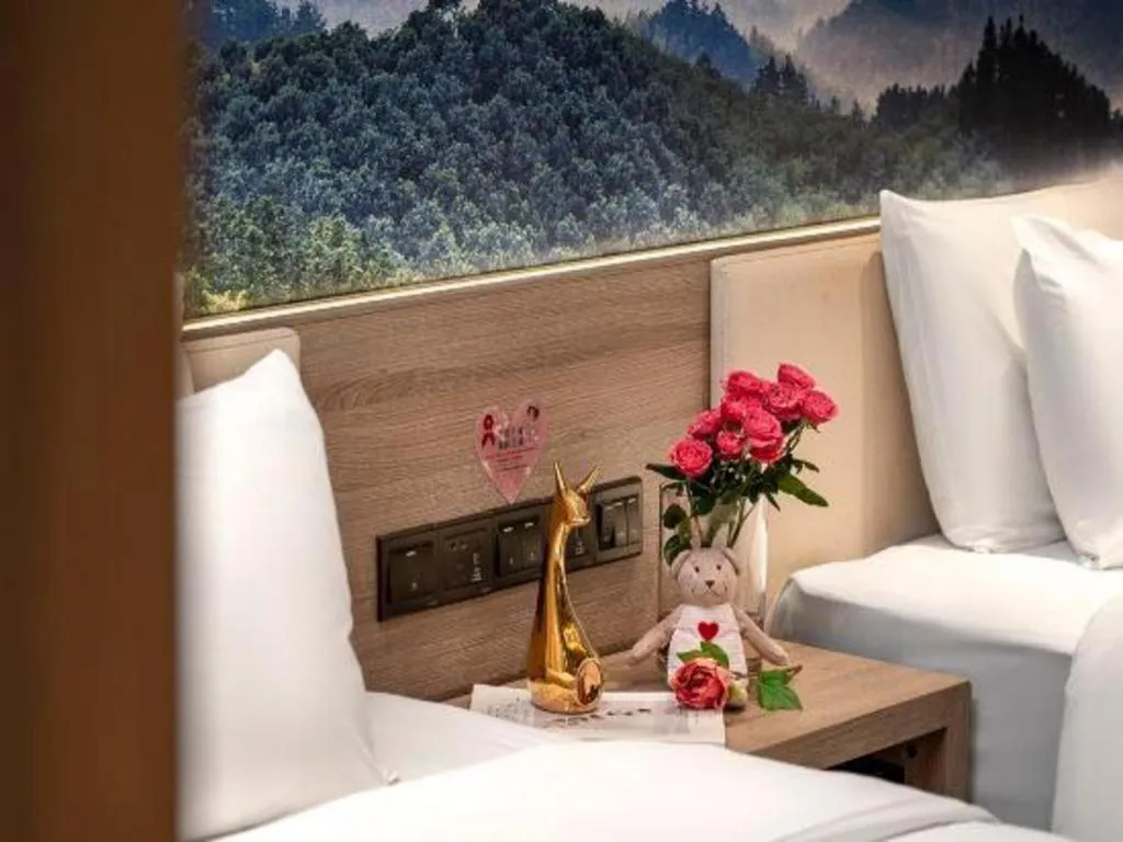 Atour Hotel Huzhou Changxing Changhai Road