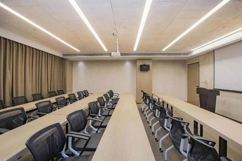 Atour Hotel Huzhou Changxing Changhai Road