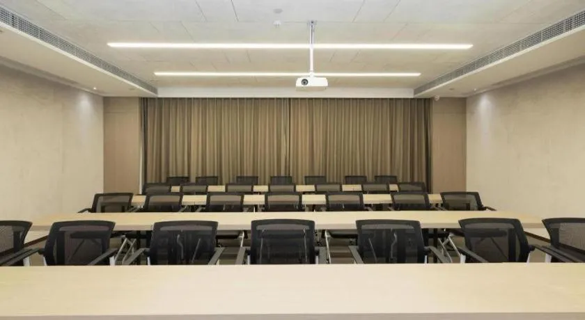 Atour Hotel Huzhou Changxing Changhai Road