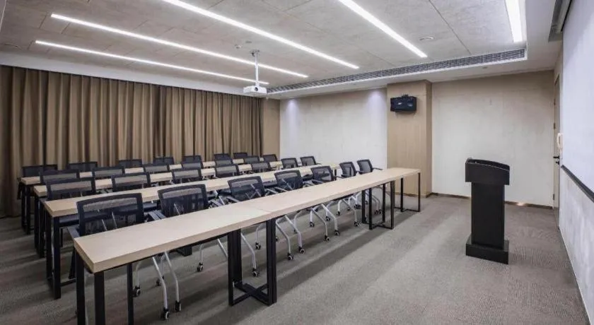 Atour Hotel Huzhou Changxing Changhai Road