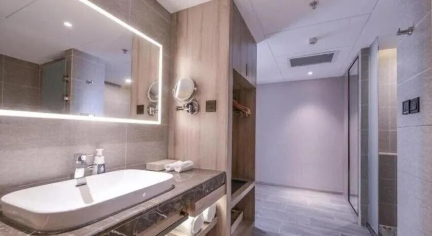 Atour Hotel Huzhou Changxing Changhai Road