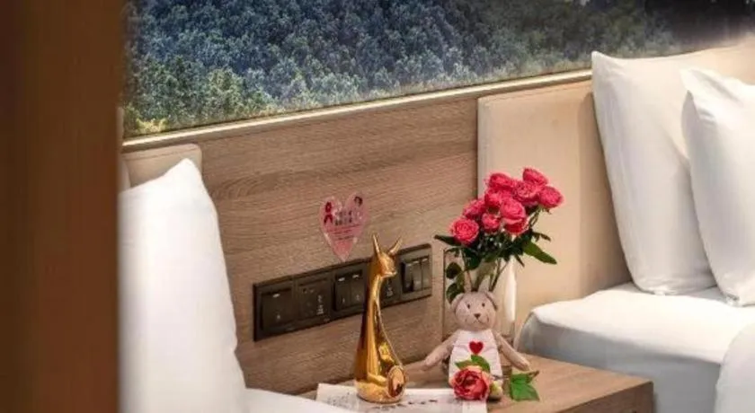 Atour Hotel Huzhou Changxing Changhai Road