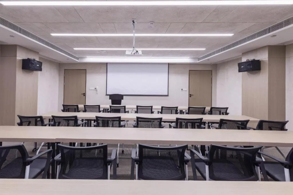 Atour Hotel Huzhou Changxing Changhai Road