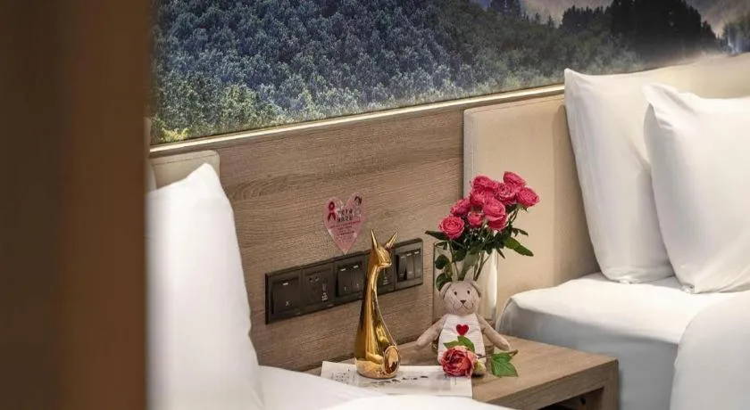 Atour Hotel Huzhou Changxing Changhai Road