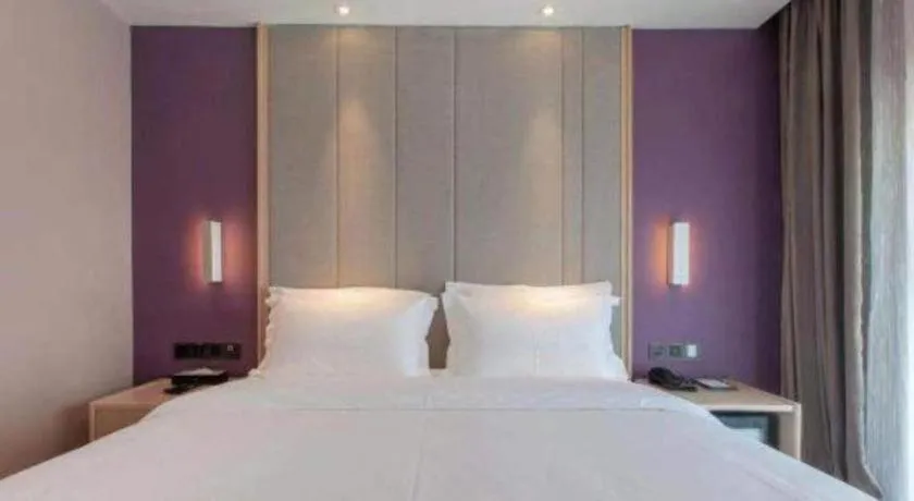 Bed in Lavande Hotels Wuhan Guanggu Yangjiawan Metro Station