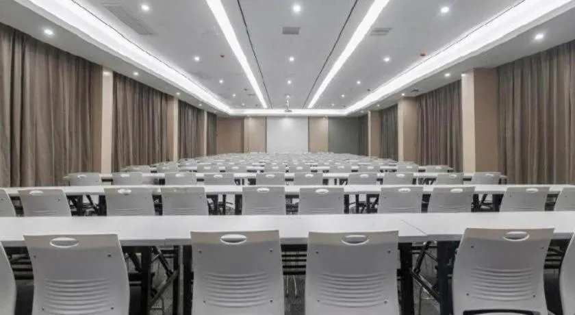 Lavande Hotels Wuhan Guanggu Yangjiawan Metro Station