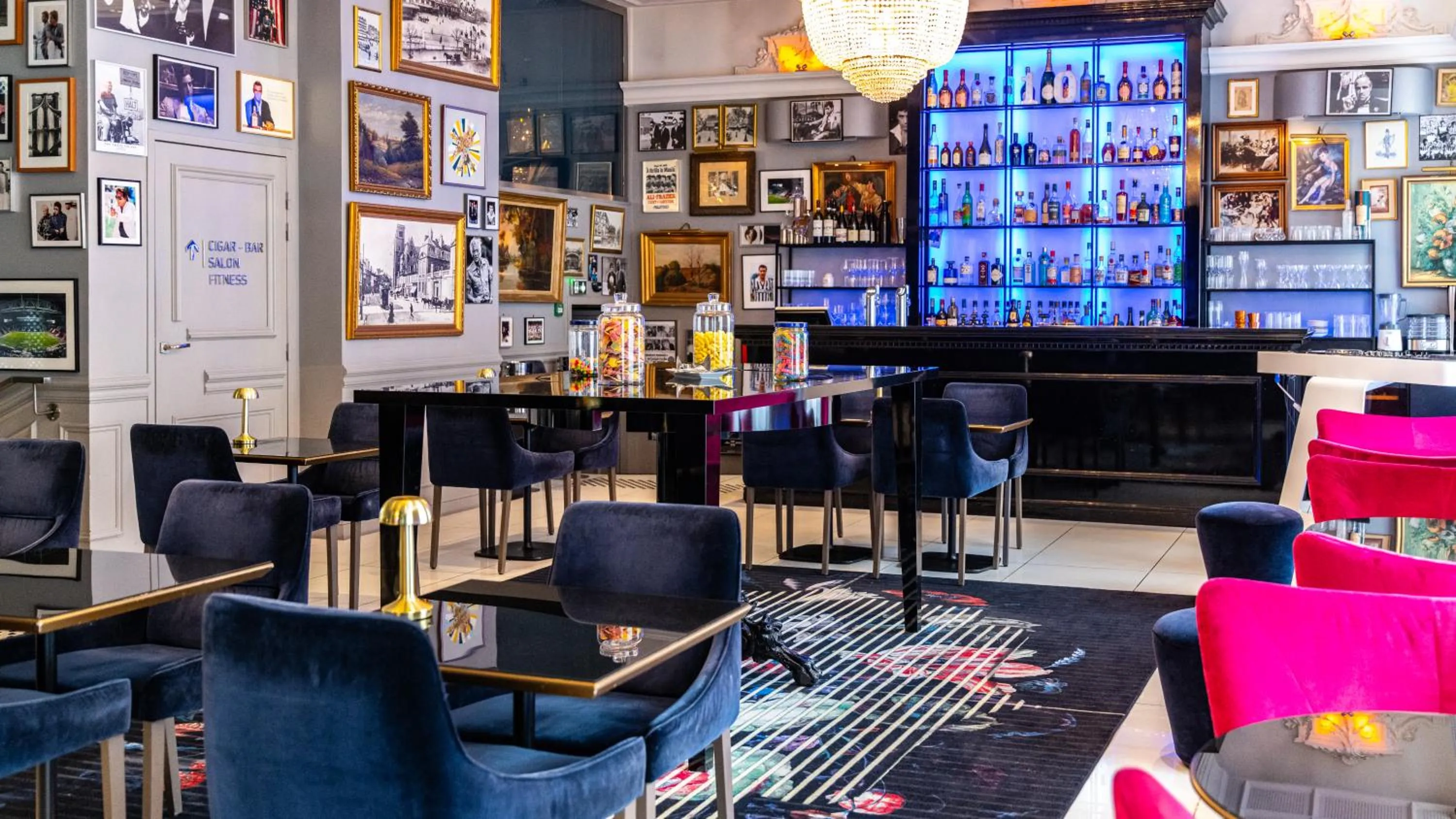 Lounge or bar in Vertigo Hotel, By Marriott, a Member of Design Hotels