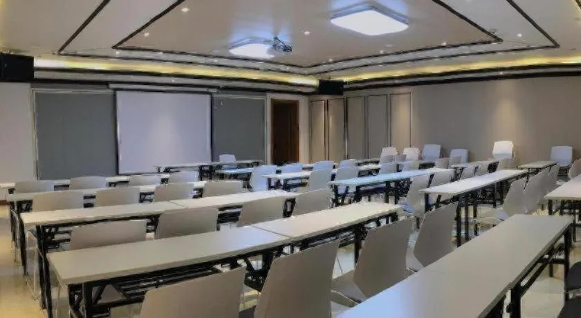 James Joyce Coffetel Anyang Railway Station Wenfeng Avenue Yinxu Scenic Spot