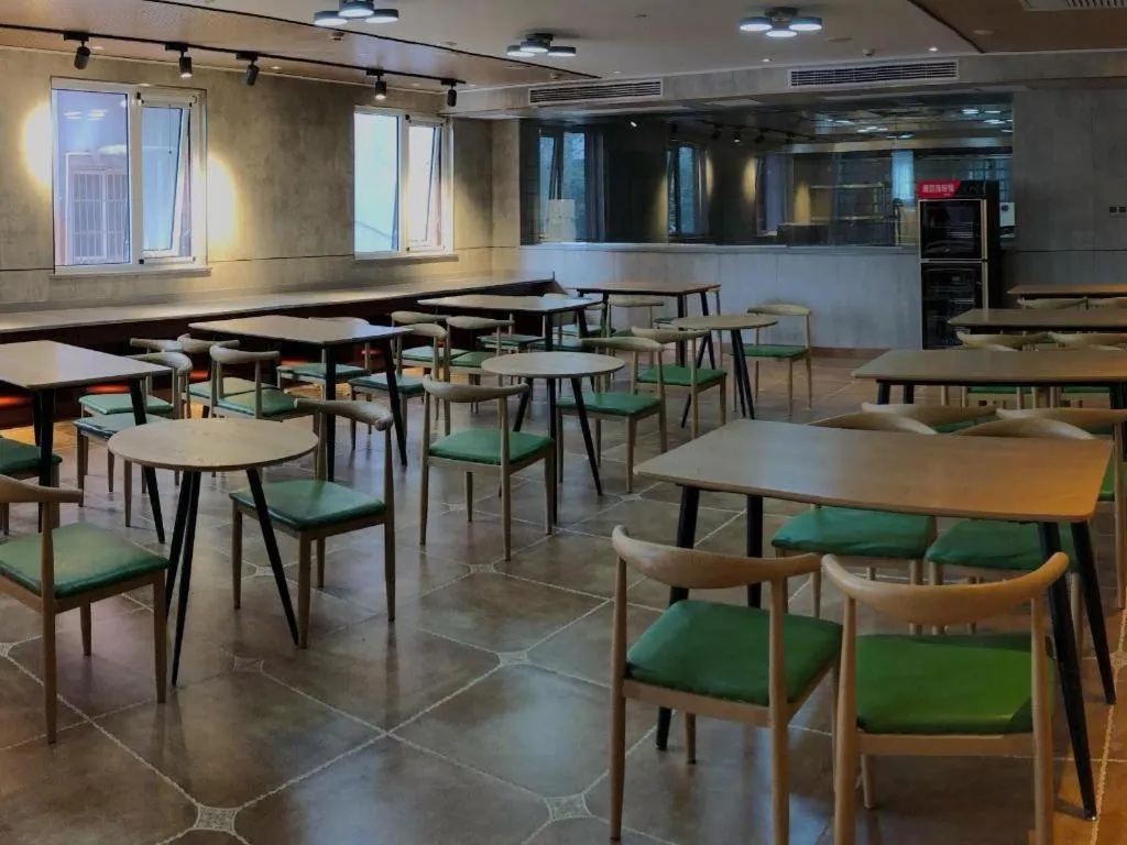 James Joyce Coffetel Anyang Railway Station Wenfeng Avenue Yinxu Scenic Spot