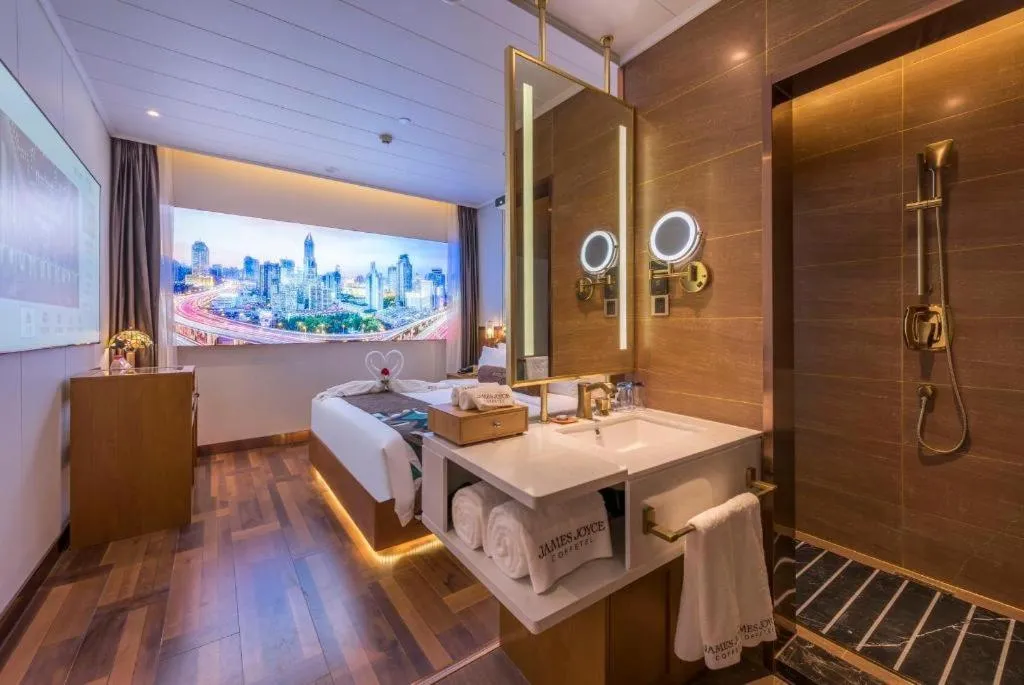 James Joyce Coffetel Anyang Railway Station Wenfeng Avenue Yinxu Scenic Spot