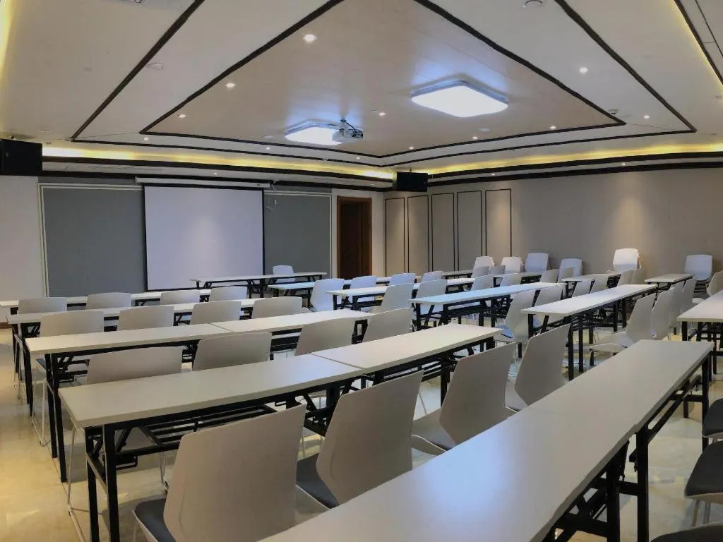 James Joyce Coffetel Anyang Railway Station Wenfeng Avenue Yinxu Scenic Spot