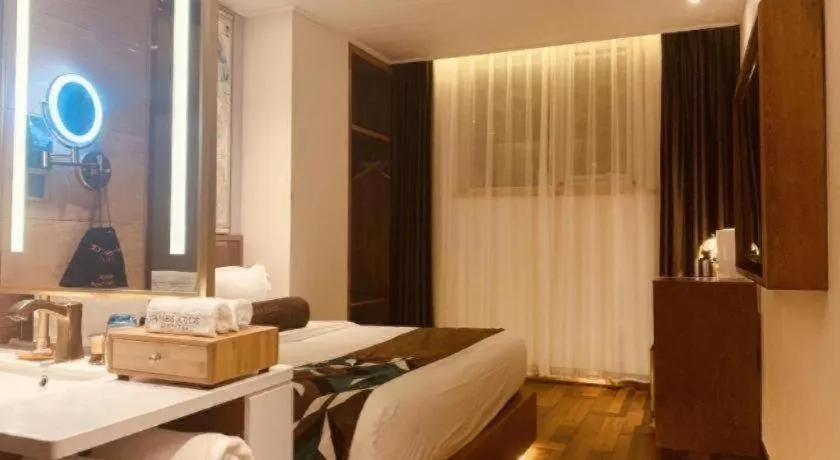 James Joyce Coffetel Anyang Railway Station Wenfeng Avenue Yinxu Scenic Spot