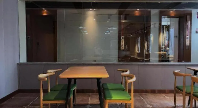 James Joyce Coffetel Anyang Railway Station Wenfeng Avenue Yinxu Scenic Spot