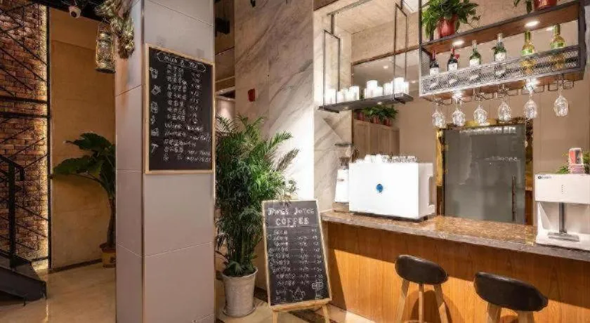 James Joyce Coffetel Anyang Railway Station Wenfeng Avenue Yinxu Scenic Spot