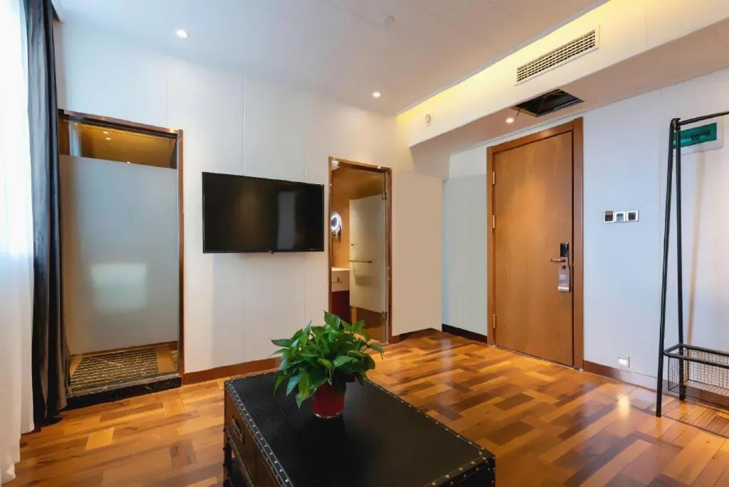 James Joyce Coffetel Anyang Railway Station Wenfeng Avenue Yinxu Scenic Spot