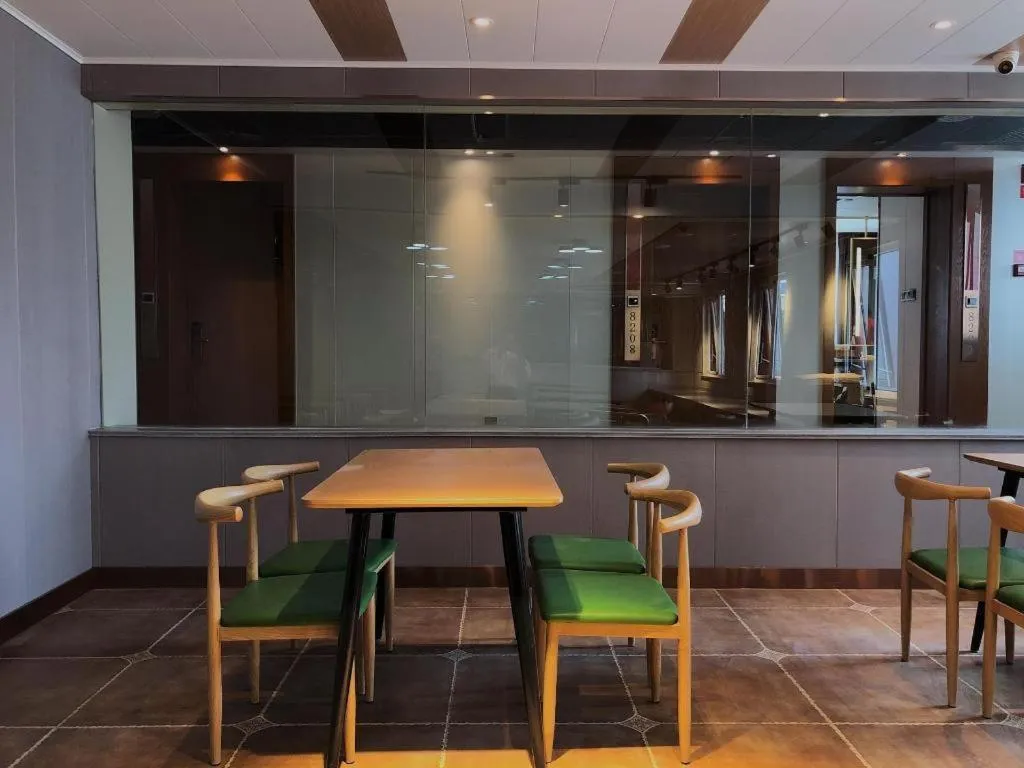 James Joyce Coffetel Anyang Railway Station Wenfeng Avenue Yinxu Scenic Spot