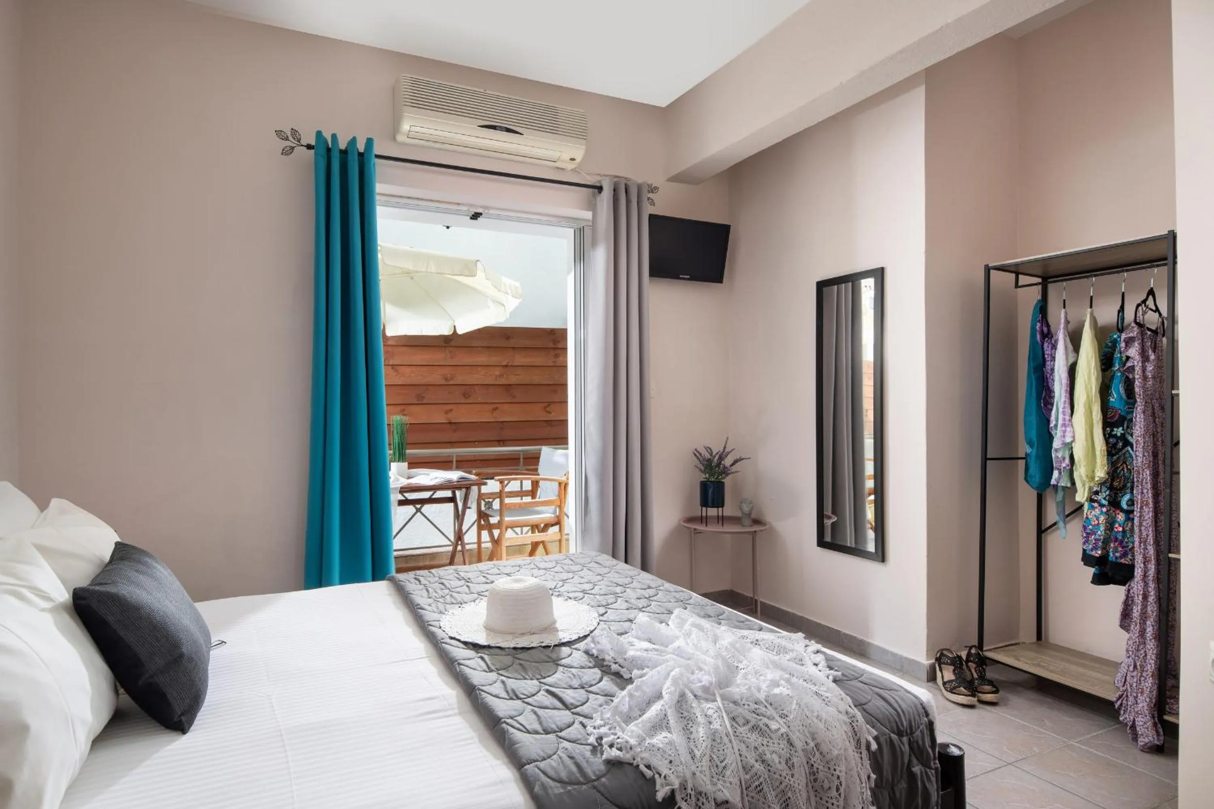 Bedroom, Bed in Epohikon Studios