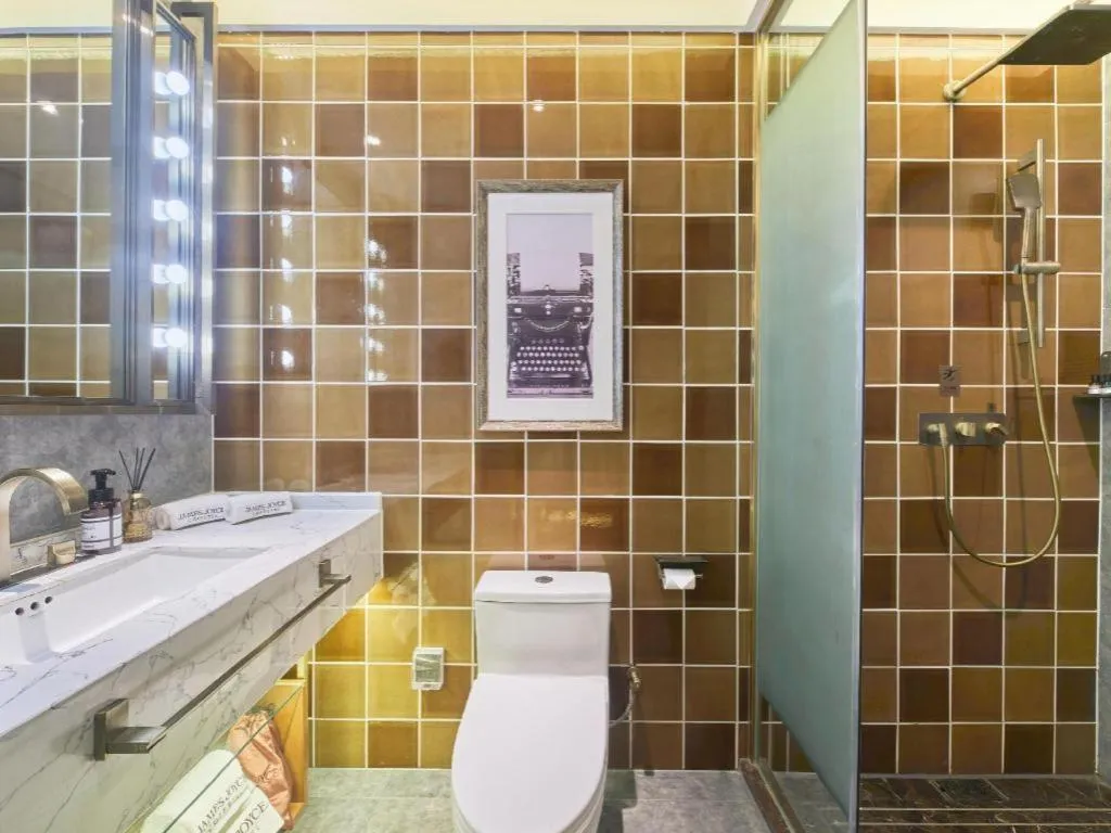 James Joyce Coffetel Tianjin Railway Station