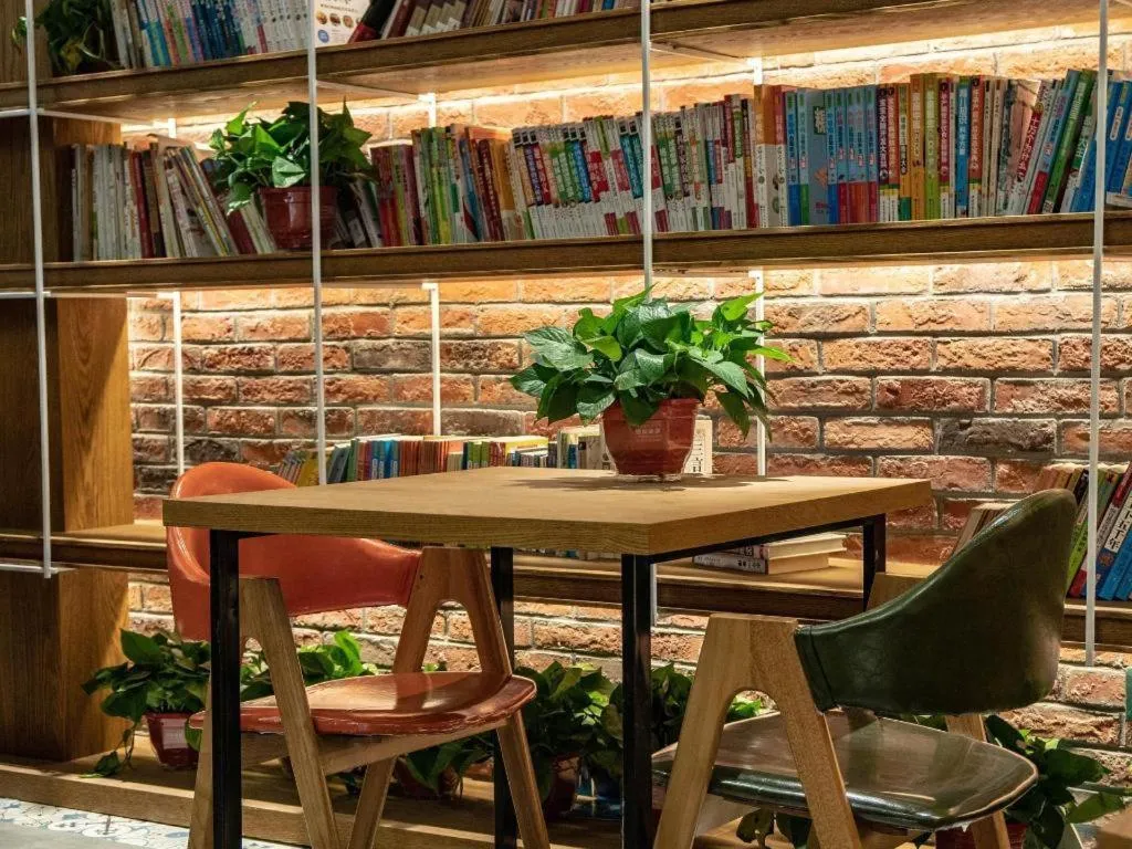 James Joyce Coffetel Tianjin Railway Station