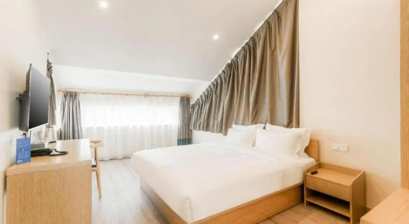 Bed in ZMAX Hotels Wuhan East Lake