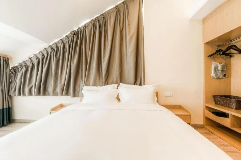 Bed in ZMAX Hotels Wuhan East Lake